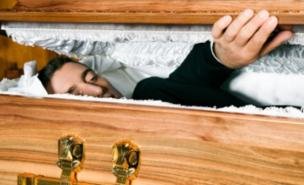 Man dead declare but wake up in his coffin before funeral