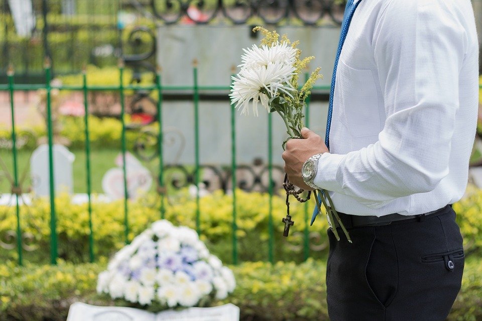 Tips to Save Money For A Funeral Cost