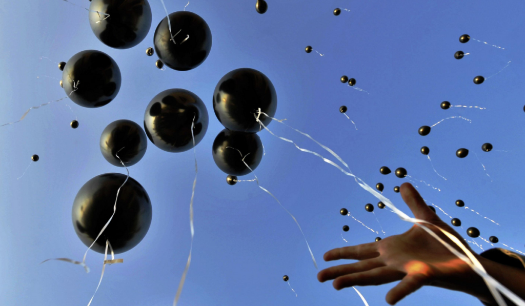 Release-Balloons-in-Funeral