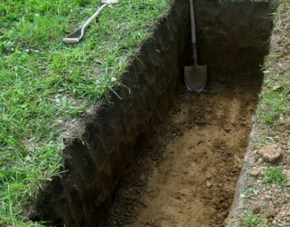 How to size the hole for the grave using the coffin as a guide